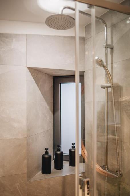 La Vie En Rose - Luxe, Calme & Hypercentre - 3* Apartment Annecy Ngoại thất bức ảnh
